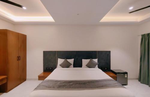 Loni Kalbhor Hotel | Sanskruti Grand Executive