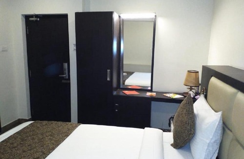 Madurai Hotel | saravanaa residency