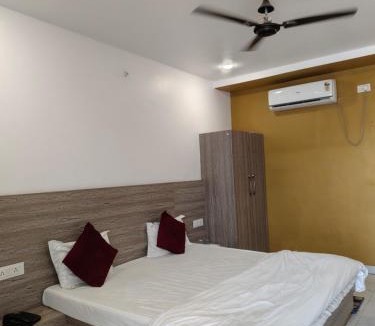 Waraseoni Hotel | Satyam Palace