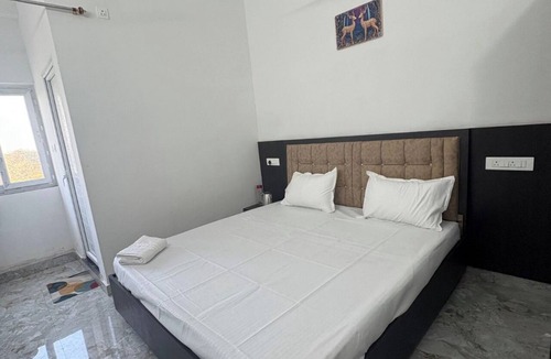 Pipra Dewas Hotel | Satyamev Grand Inn