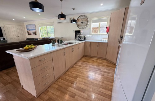 Melville House | Sea Change-5 bedrooms! plenty of room for the boat-Off Peak Special available