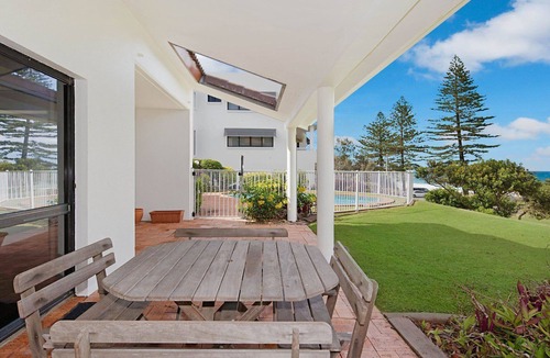 Dicky Beach House | Seabreezes & Ocean Views