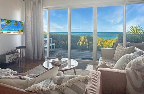 Culburra Beach House | Seakissed Beachhouse- Beachfront and Direct Beach Access