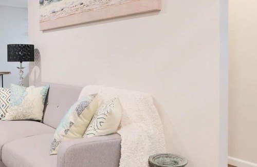 North Narrabeen Apartment | Seaside Haven Tranquil Beachside Escape