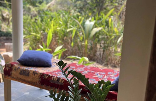 Morjim House | Seaside hideaway next to forest in Morjim
