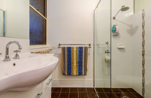 Jervis Bay Villa | Seaside retreat, direct beach access, no roads to cross.