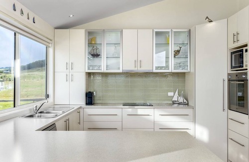 Apollo Bay House | Seaview on Seaview - Exceptional & Spacious With Sensational Views