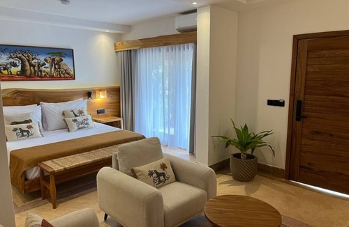 Uroa Hotel | Secluded Beachside Retreat Perfect for Couples with Swimming Pool and Spa
