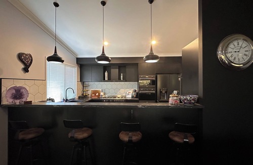 Kooralbyn Apartment | Self Check In, getaway with stunning views of Boomerang Lagoon and Mt Kooralbyn.