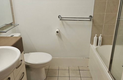 Battery Hill Apartment | Self-contained 1 bedroom apartment within a resort complex.
