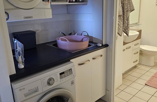 Battery Hill Apartment | Self-contained 1 bedroom apartment within a resort complex.