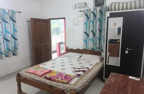 Chaudi Cabin | Serene Green Park