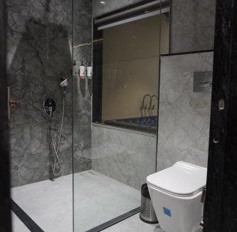 Rau Hotel | Serene Restaurant Rooms And Banquet