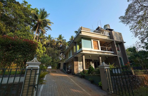 Irinjalakuda House | "serene Stream: 5-bed Luxury Haven Near Athirappilly"