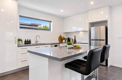 Warrane House | Shackleton’s Villa | Garage | 10min CBD & Airport