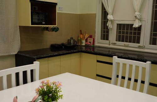 Agra Apartment | Shahatoot Stays For an experience as sweet as the shahatoot itself!