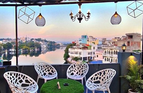 Lake Swaroop Sagar House | Shaivya Lake Retreat - A Homestay