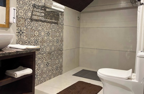 Andhakaranazhy Hotel | Shantitheeram Ayurveda