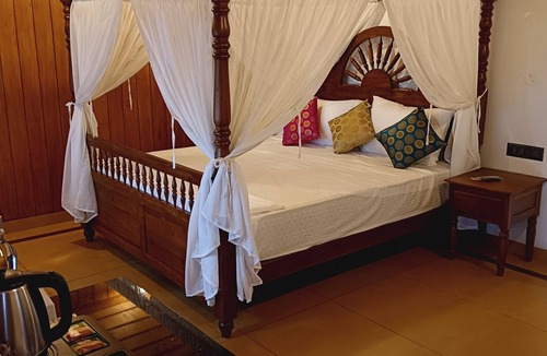 Andhakaranazhy Hotel | Shantitheeram Ayurveda