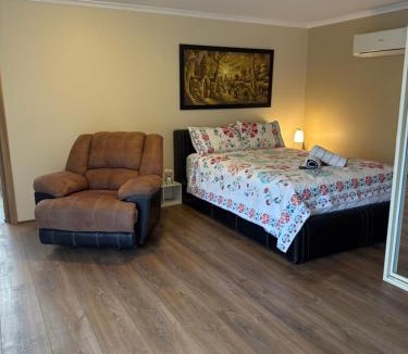 Woodcroft Apartment | Shaun place