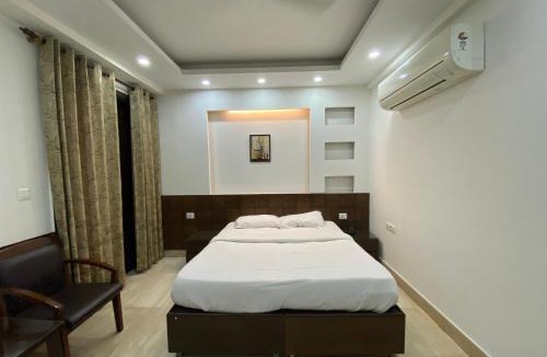 South Extension Bed & Breakfast | Sheesh Mahal Bed & Breakfast