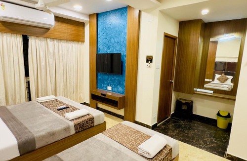 Periamet Hotel | Sheraton Grande at Puratchi Thalaivar Dr MGR Central Railway Station