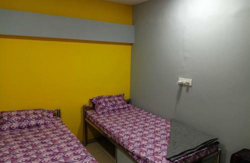 Vadodara Bed & Breakfast | Shiv Sai Dormitory