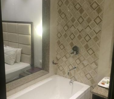 Shahjahanpur Resort | Shiva Oasis Resort