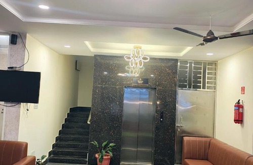 Gachibowli Bed & Breakfast | SHIVOM RESIDENCY, US Consulate Road, Financial District