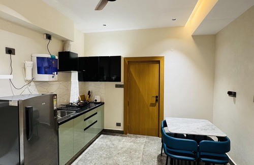 Serilingampally Hotel | Shreshtam Apart Hotel Kondapur