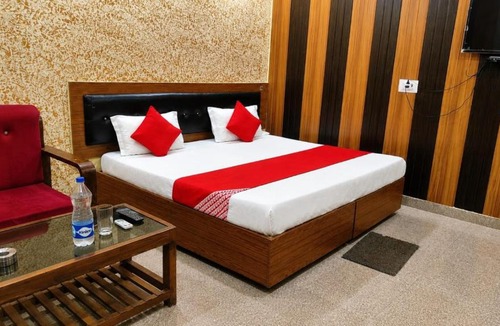Jhusi Hotel | Shubham Palace Hotel