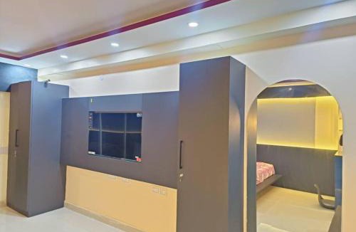 Kolkata Apartment | Siddha Xanadu Studio, Poolside Near Airport, CC2 Mall
