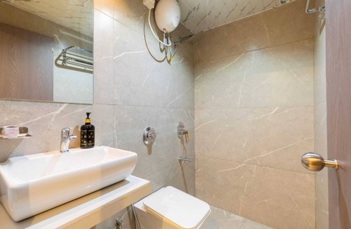 Kurla Apartment | Signature Suite Elegant 3-Bedroom Suites/w Modern Amenity & Prime Connectivity.