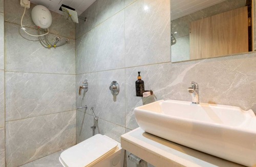Kurla Apartment | Signature Suite Elegant 3-Bedroom Suites/w Modern Amenity & Prime Connectivity.