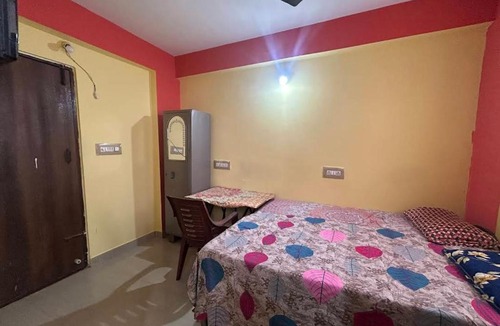 Vyalikaval HBCS Layout Bed & Breakfast | Siri Krishna Gents PG