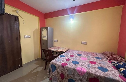 Vyalikaval HBCS Layout Bed & Breakfast | SIRI Krishna Gents PG