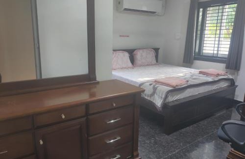 Bhimunipatnam House | Sivarama garden resort 8 AC living hall with 8 AC BHK stay &2 swimming pools& Box Cricket, settil and all near beach road, vishakhapatnam