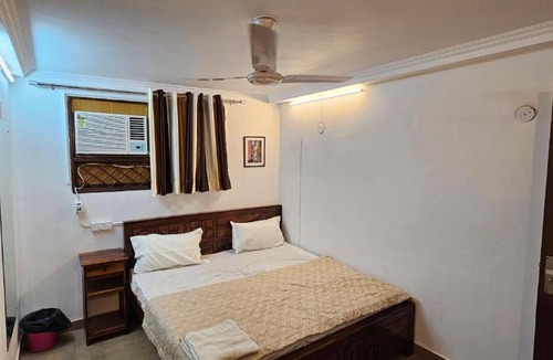 Safdarjung Enclave Apartment | Sky Bloom 2BHK Luxury Homestay