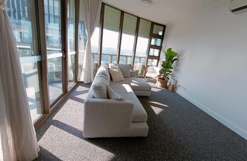 Sydney Olympic Park Apartment | Sky Retreat - King beds