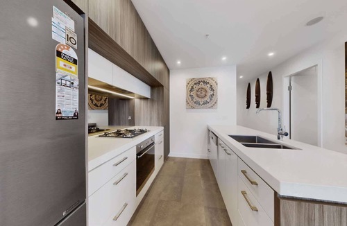 North Ryde Apartment | Skyline 2-Bed Apartment Near Metro North Ryde