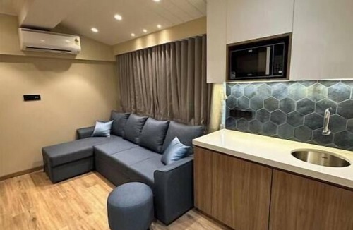 Khar Apartment | Skyline C : A Cozy Apartment