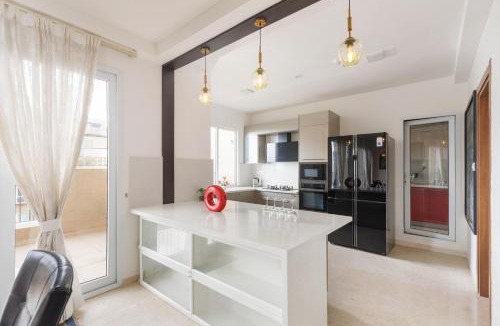 Bengaluru Apartment | Skyline Haven by Red Olive 4BHK 25min Airport