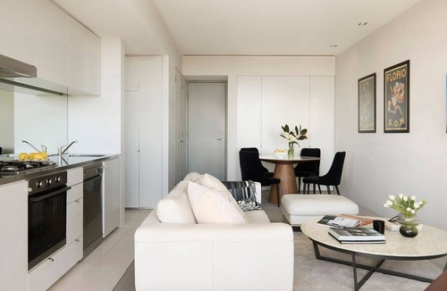 Darlinghurst Apartment | Skyline Retreat by Contemporary Hotels
