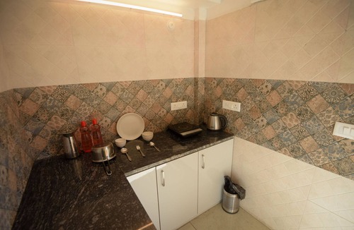 Landour Condo | Slane Castle - 2 BHK w/King Bed, Parking, Bonfire