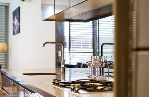 Chinatown Apartment | Sleek Chinatown Pad in the Heart of the CBD