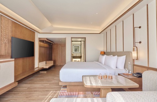 Whitefield Hotel | Slohh by Roach Bengaluru, Curio Collection by Hilton