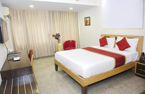 Shanthala Nagar Apartment | SmartStay Entire Luxury 4BHK Apt-M G Road area
