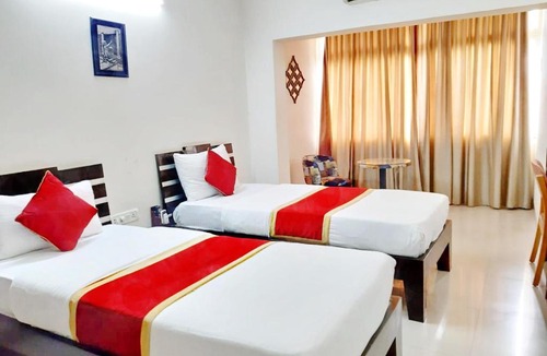 Shanthala Nagar House | SmartStay Private Room In Luxury Apts- MG Road area