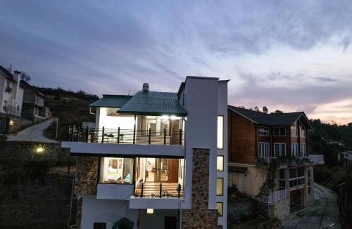 Majkhali Villa | SnowPeak Villa 3-BHK Pet-friendly Hideaway with Hill Views