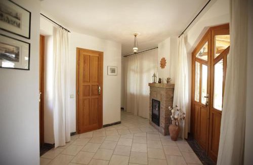 Pali Hill Apartment | Sofia